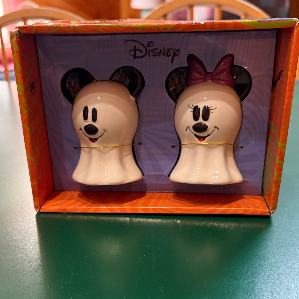 NIB Disney Ghostly Mickey and Minnie Ceramic Salt & Pepper Shaker Set